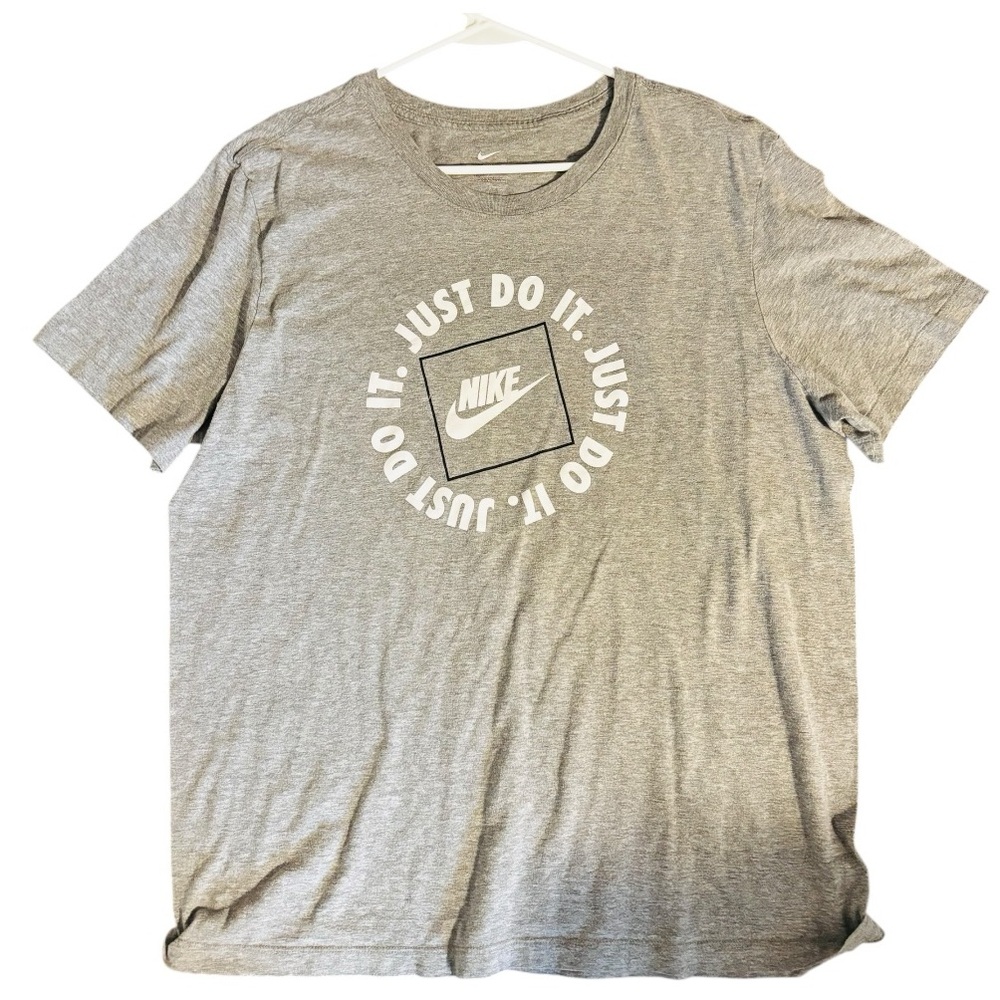 Nike Men’s XL Grey 'Just Do It' Graphic Crewneck Tee
